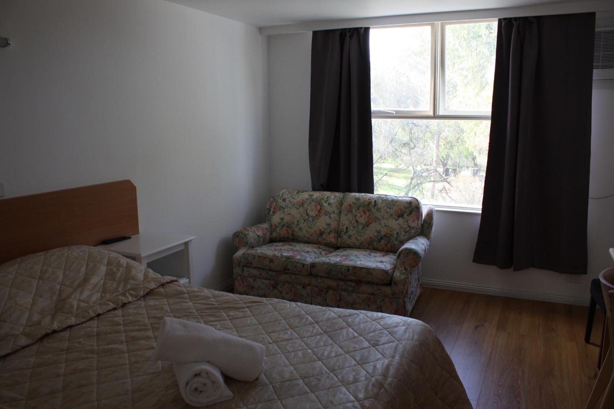 Coburg Motor Inn Мелбърн Екстериор снимка